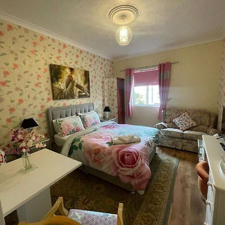 Redwood Lodge Уэстбери Экстерьер фото
