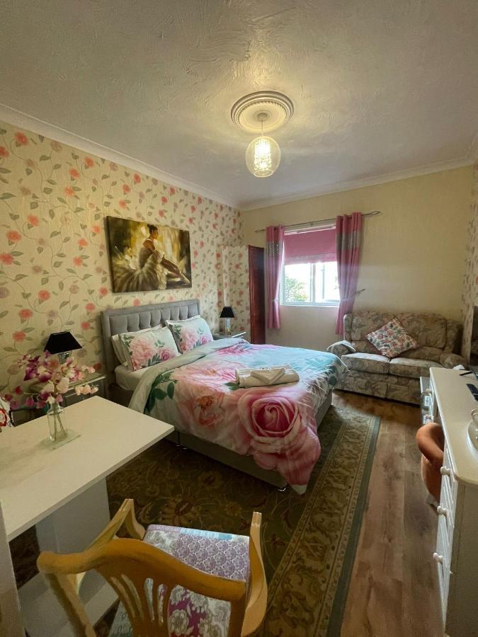 Redwood Lodge Уэстбери Экстерьер фото