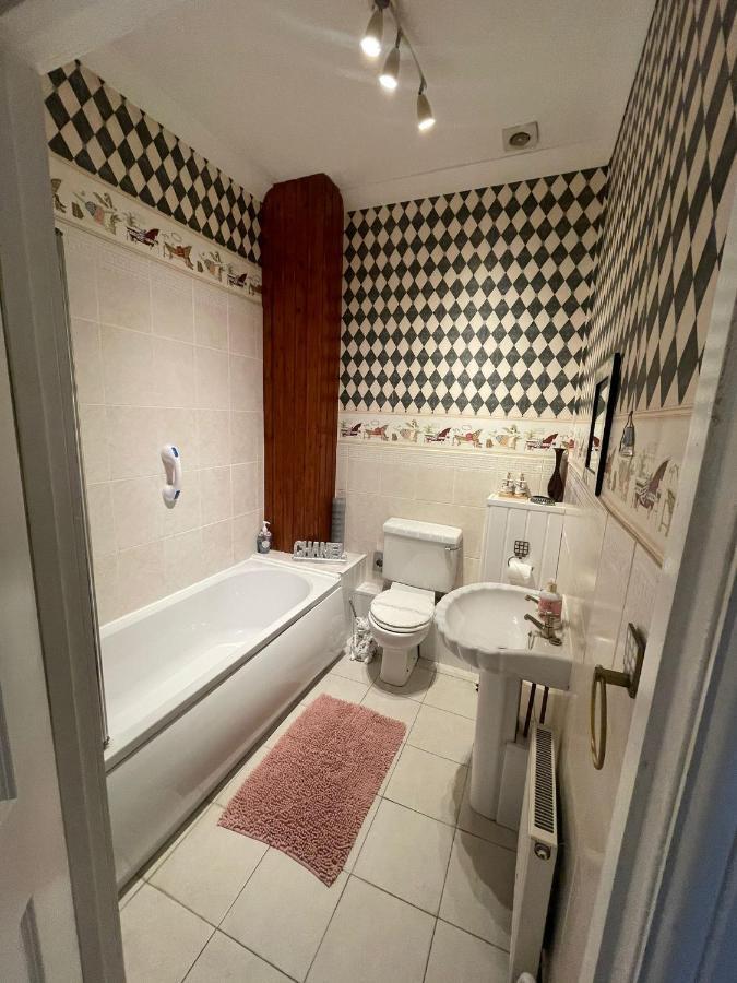 Redwood Lodge Уэстбери Экстерьер фото