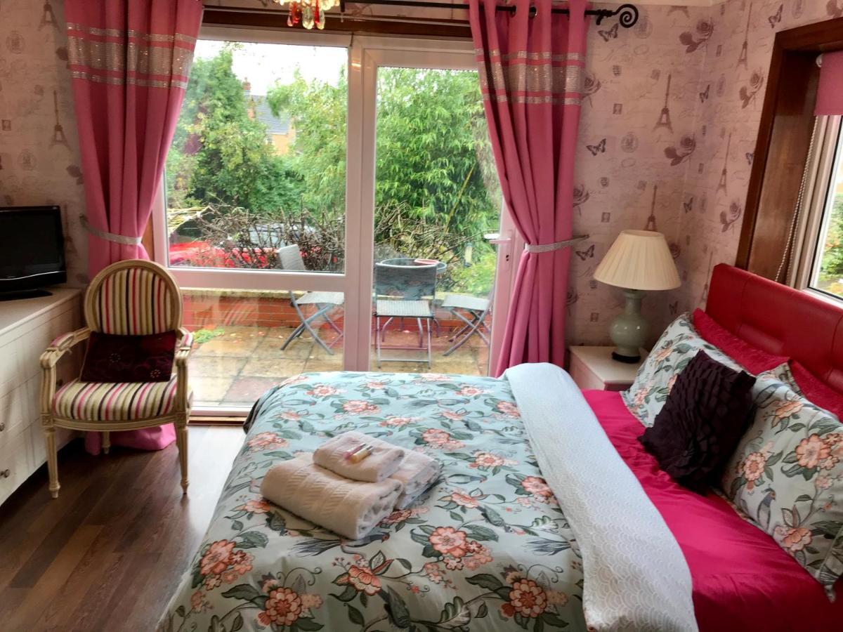 Redwood Lodge Уэстбери Экстерьер фото